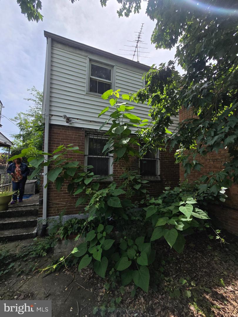 812 DIVISION AVE NE, WASHINGTON, District Of Columbia 20019, 2 Bedrooms Bedrooms, ,1 BathroomBathrooms,Residential,For sale,812 DIVISION AVE NE,DCDC2214452 MLS # DCDC2214452