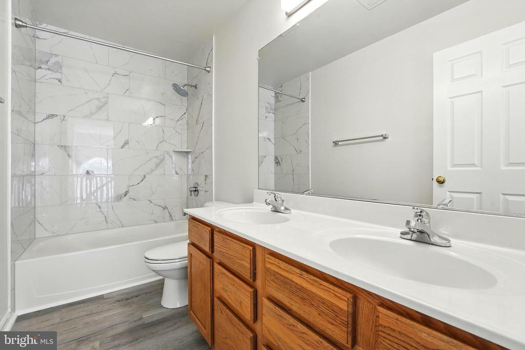 705 HOLLY LEAF, CULPEPER, Virginia 22701, 5 Bedrooms Bedrooms, ,2 BathroomsBathrooms,Residential,705 HOLLY LEAF,VACU2011194 MLS # VACU2011194