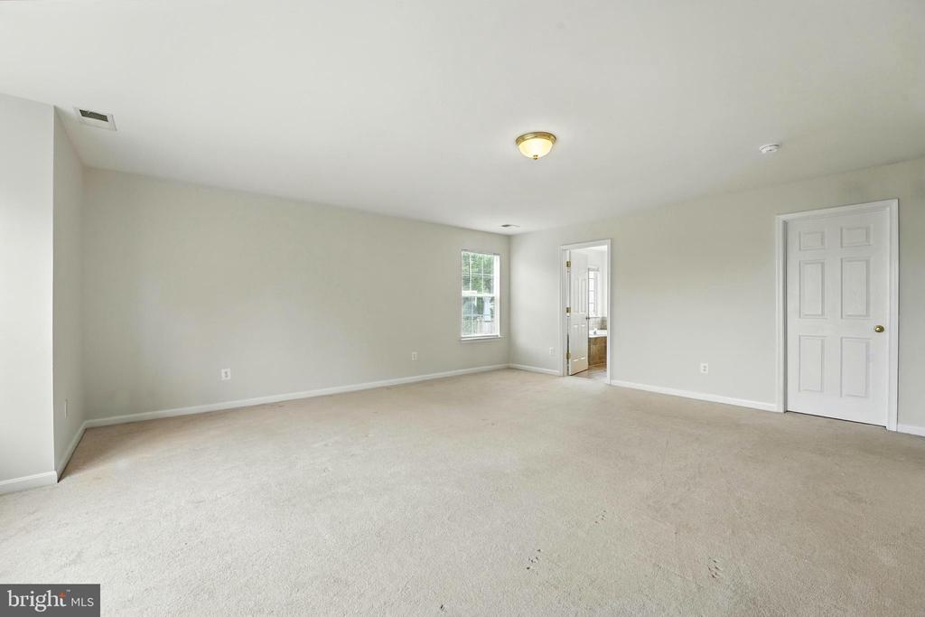 705 HOLLY LEAF, CULPEPER, Virginia 22701, 5 Bedrooms Bedrooms, ,2 BathroomsBathrooms,Residential,705 HOLLY LEAF,VACU2011194 MLS # VACU2011194