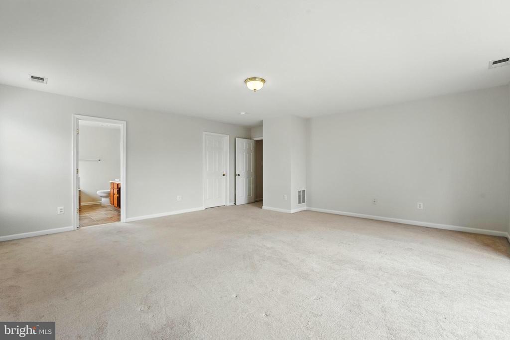 705 HOLLY LEAF, CULPEPER, Virginia 22701, 5 Bedrooms Bedrooms, ,2 BathroomsBathrooms,Residential,705 HOLLY LEAF,VACU2011194 MLS # VACU2011194