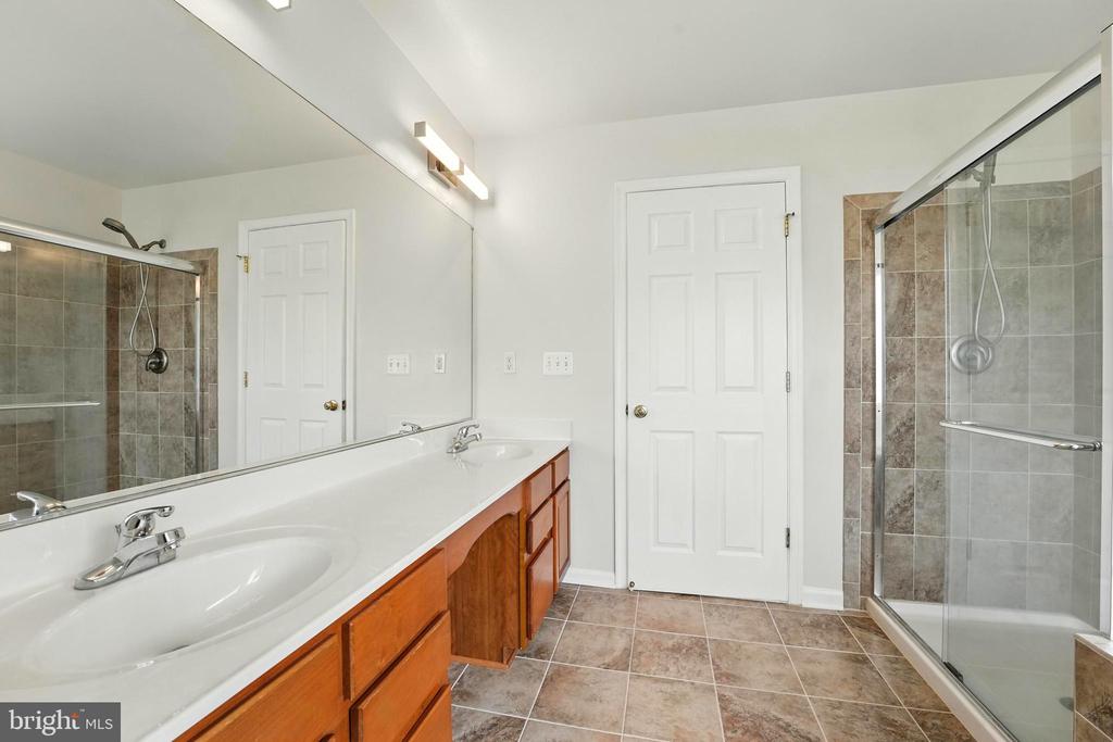 705 HOLLY LEAF, CULPEPER, Virginia 22701, 5 Bedrooms Bedrooms, ,2 BathroomsBathrooms,Residential,705 HOLLY LEAF,VACU2011194 MLS # VACU2011194