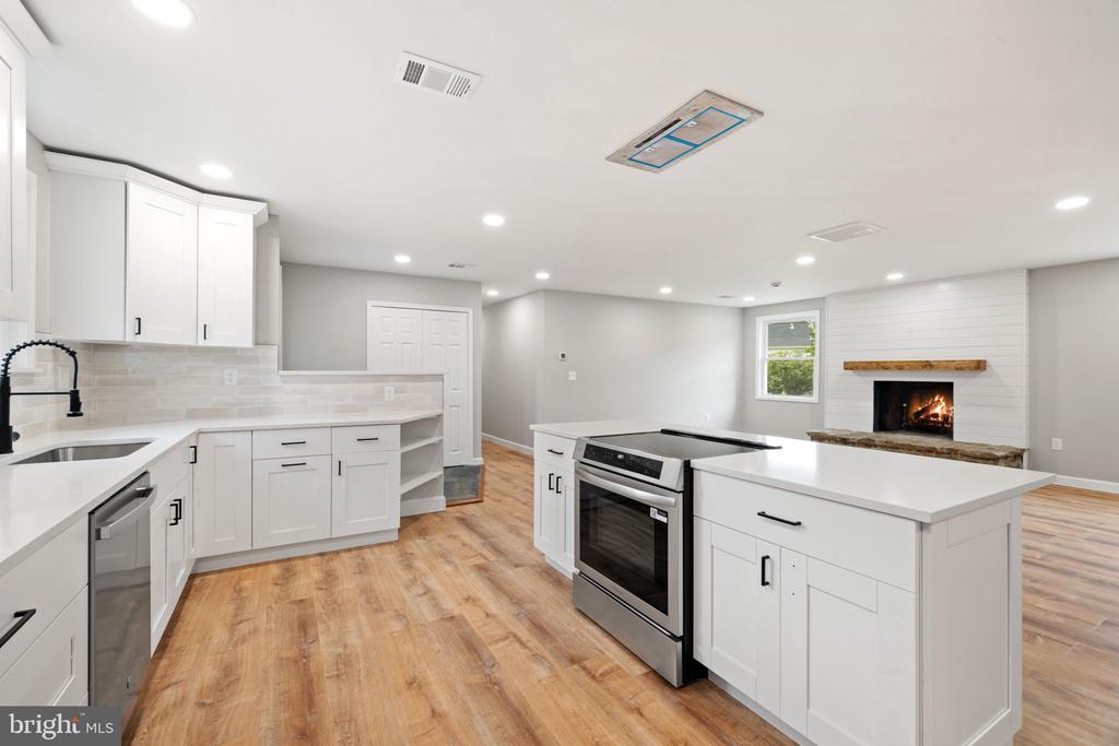 655 FOXCROFT RD, WARRENTON, Virginia 20186, 4 Bedrooms Bedrooms, ,2 BathroomsBathrooms,Residential,655 FOXCROFT RD,VAFQ2017764 MLS # VAFQ2017764