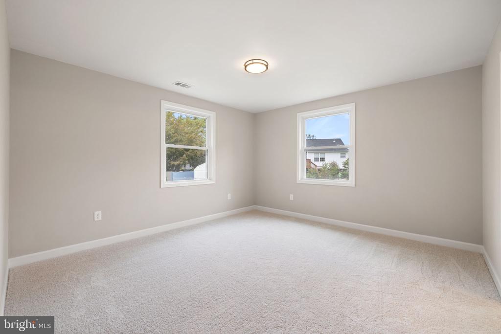 655 FOXCROFT RD, WARRENTON, Virginia 20186, 4 Bedrooms Bedrooms, ,2 BathroomsBathrooms,Residential,655 FOXCROFT RD,VAFQ2017764 MLS # VAFQ2017764