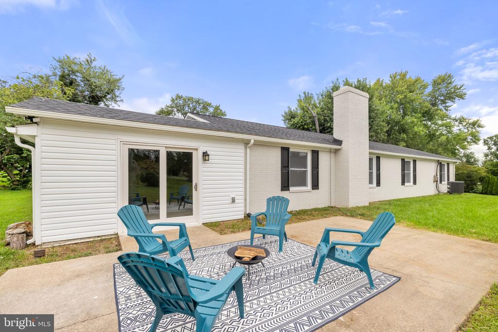 655 FOXCROFT RD, WARRENTON, Virginia 20186, 4 Bedrooms Bedrooms, ,2 BathroomsBathrooms,Residential,655 FOXCROFT RD,VAFQ2017764 MLS # VAFQ2017764