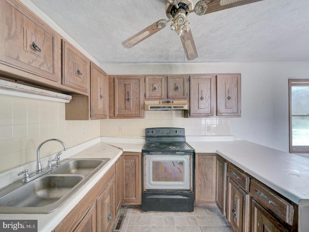 5724 ROSS DR, FREDERICKSBURG, Virginia 22407, 3 Bedrooms Bedrooms, ,1 BathroomBathrooms,Residential,5724 ROSS DR,VASP2035000 MLS # VASP2035000
