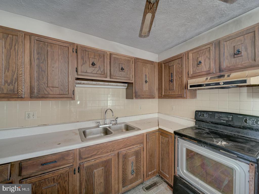 5724 ROSS DR, FREDERICKSBURG, Virginia 22407, 3 Bedrooms Bedrooms, ,1 BathroomBathrooms,Residential,5724 ROSS DR,VASP2035000 MLS # VASP2035000