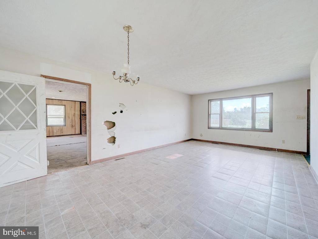 5724 ROSS DR, FREDERICKSBURG, Virginia 22407, 3 Bedrooms Bedrooms, ,1 BathroomBathrooms,Residential,5724 ROSS DR,VASP2035000 MLS # VASP2035000