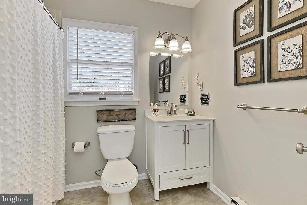 7400 POPLAR POINT LN, WARRENTON, Virginia 20186, 5 Bedrooms Bedrooms, ,4 BathroomsBathrooms,Residential,7400 POPLAR POINT LN,VAFQ2017876 MLS # VAFQ2017876