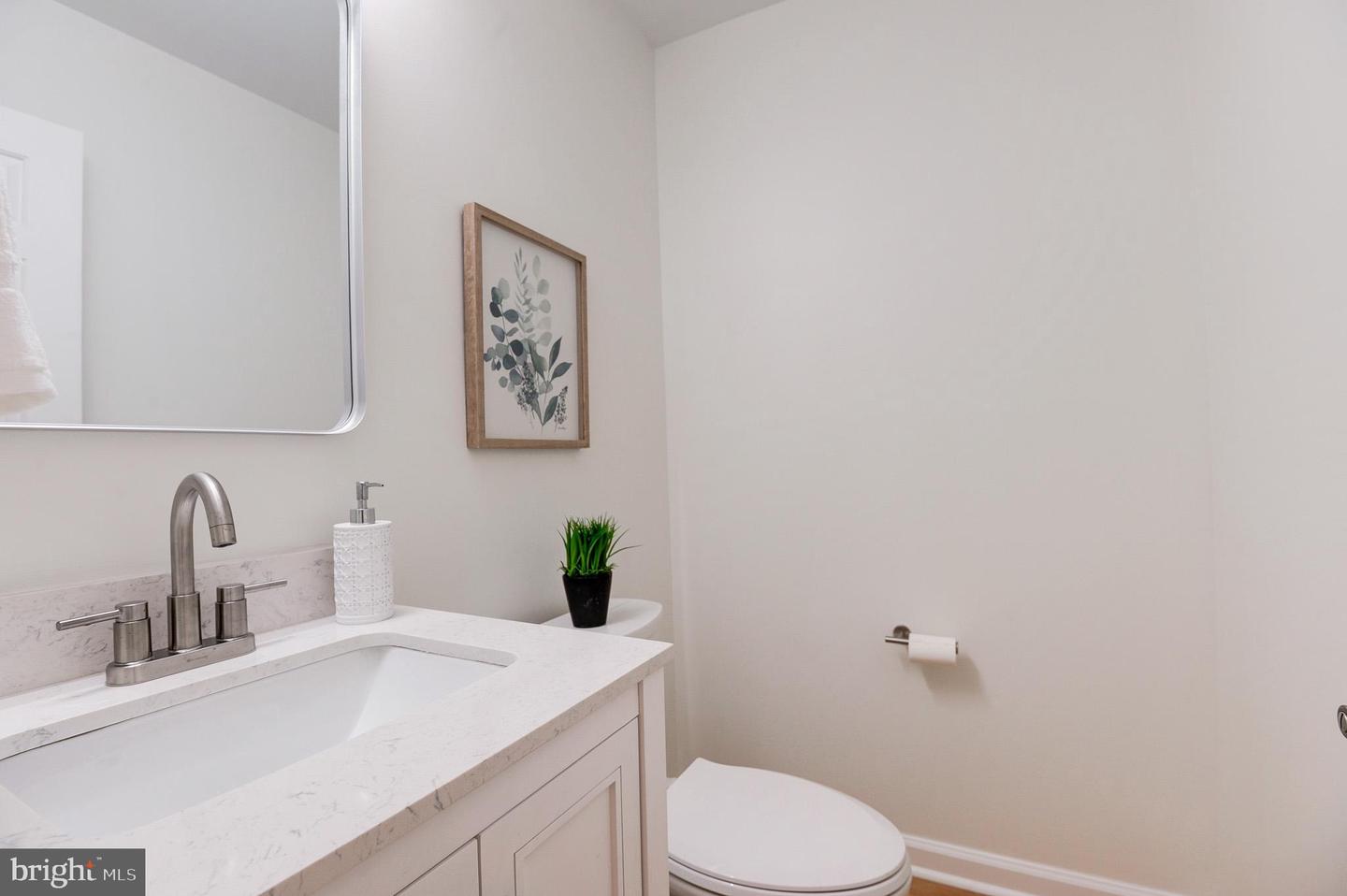 11923 FALLEN HOLLY CT, GREAT FALLS, Virginia 22066, 4 Bedrooms Bedrooms, ,4 BathroomsBathrooms,Residential,For sale,11923 FALLEN HOLLY CT,VAFX2241380 MLS # VAFX2241380