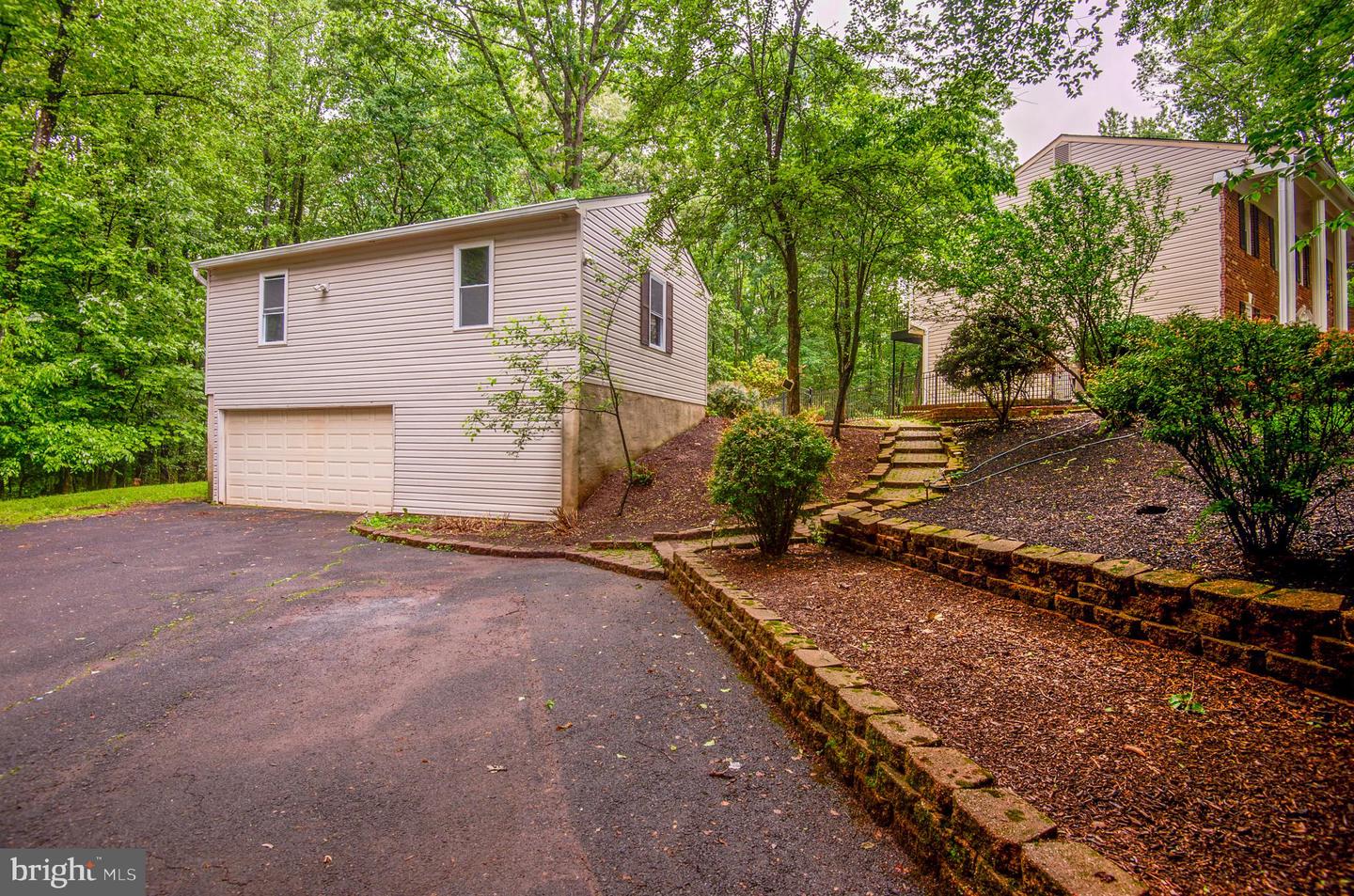 11923 FALLEN HOLLY CT, GREAT FALLS, Virginia 22066, 4 Bedrooms Bedrooms, ,4 BathroomsBathrooms,Residential,For sale,11923 FALLEN HOLLY CT,VAFX2241380 MLS # VAFX2241380