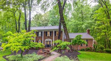 11923 FALLEN HOLLY CT, GREAT FALLS, Virginia 22066, 4 Bedrooms Bedrooms, ,4 BathroomsBathrooms,Residential,For sale,11923 FALLEN HOLLY CT,VAFX2241380 MLS # VAFX2241380