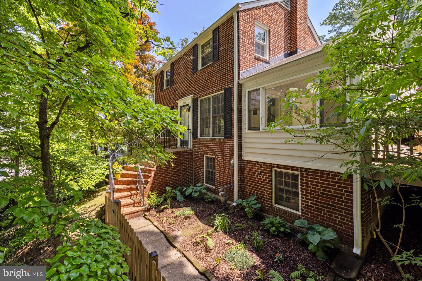 2323 N VERMONT ST, ARLINGTON, Virginia 22207, 4 Bedrooms Bedrooms, ,3 BathroomsBathrooms,Residential,For sale,2323 N VERMONT ST,VAAR2057876 MLS # VAAR2057876