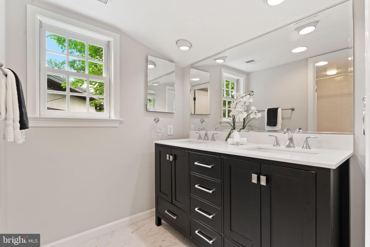 2323 N VERMONT ST, ARLINGTON, Virginia 22207, 4 Bedrooms Bedrooms, ,3 BathroomsBathrooms,Residential,For sale,2323 N VERMONT ST,VAAR2057876 MLS # VAAR2057876