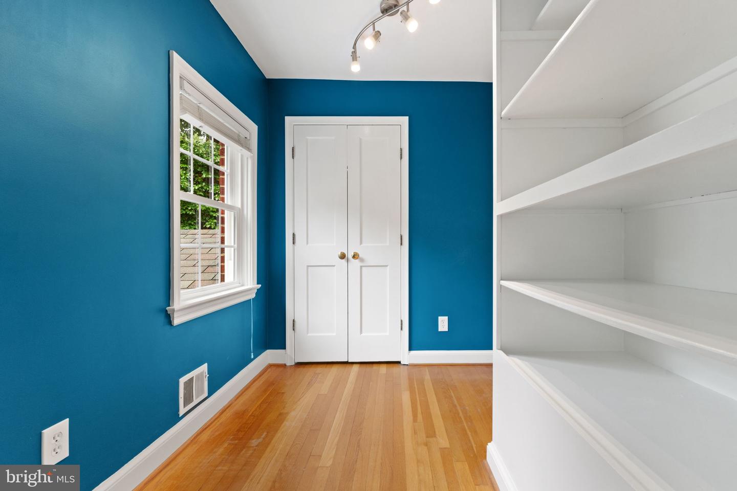 2323 N VERMONT ST, ARLINGTON, Virginia 22207, 4 Bedrooms Bedrooms, ,3 BathroomsBathrooms,Residential,For sale,2323 N VERMONT ST,VAAR2057876 MLS # VAAR2057876