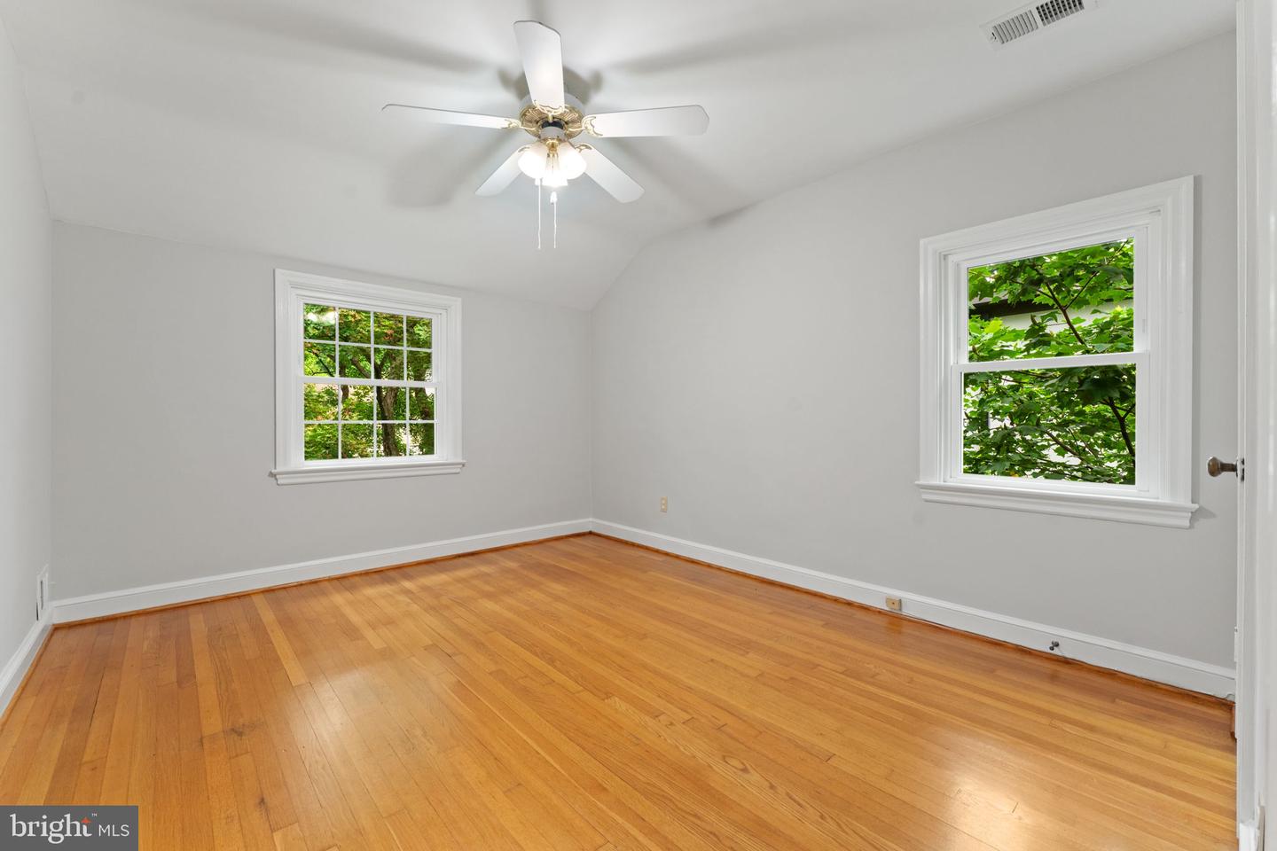 2323 N VERMONT ST, ARLINGTON, Virginia 22207, 4 Bedrooms Bedrooms, ,3 BathroomsBathrooms,Residential,For sale,2323 N VERMONT ST,VAAR2057876 MLS # VAAR2057876