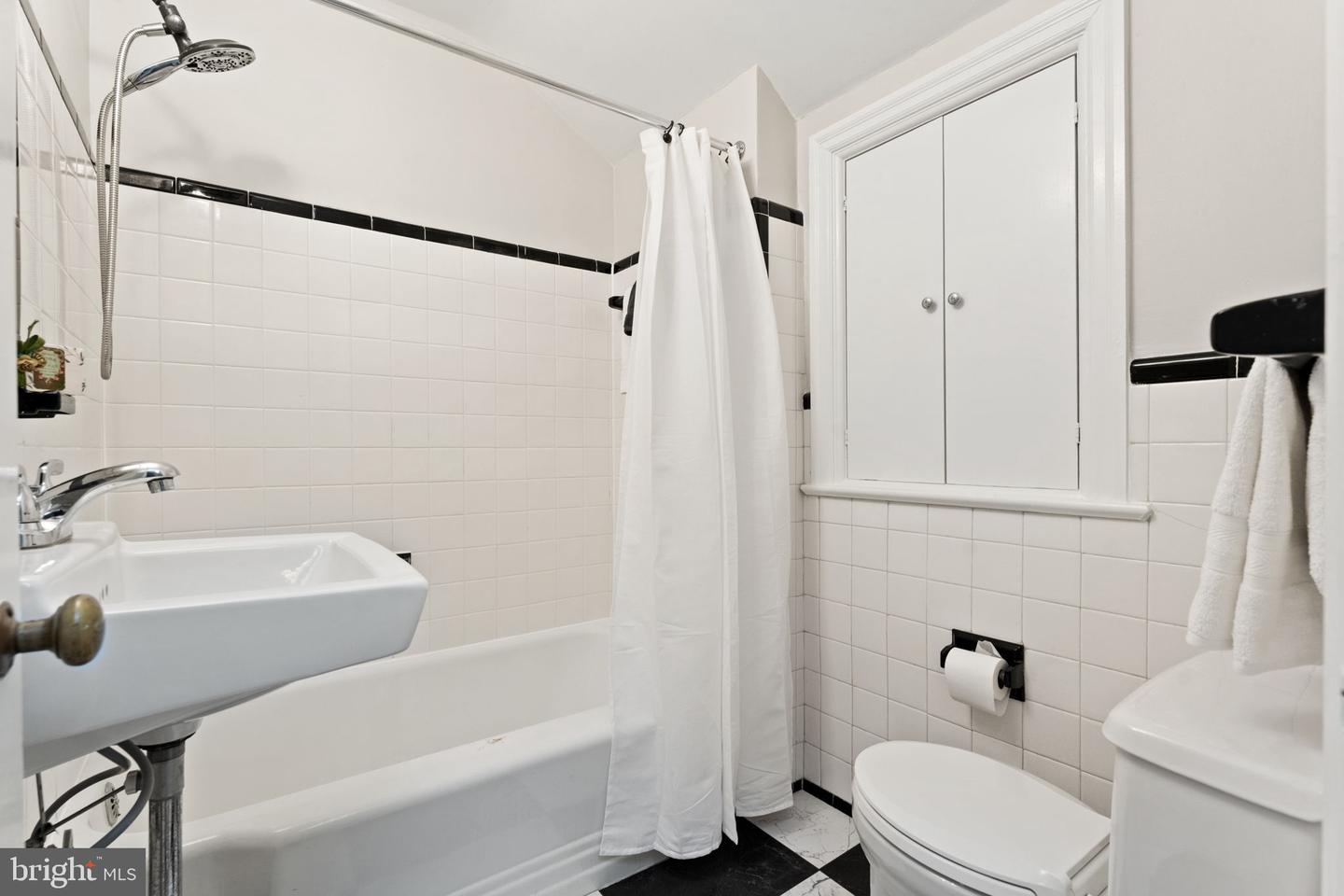 2323 N VERMONT ST, ARLINGTON, Virginia 22207, 4 Bedrooms Bedrooms, ,3 BathroomsBathrooms,Residential,For sale,2323 N VERMONT ST,VAAR2057876 MLS # VAAR2057876