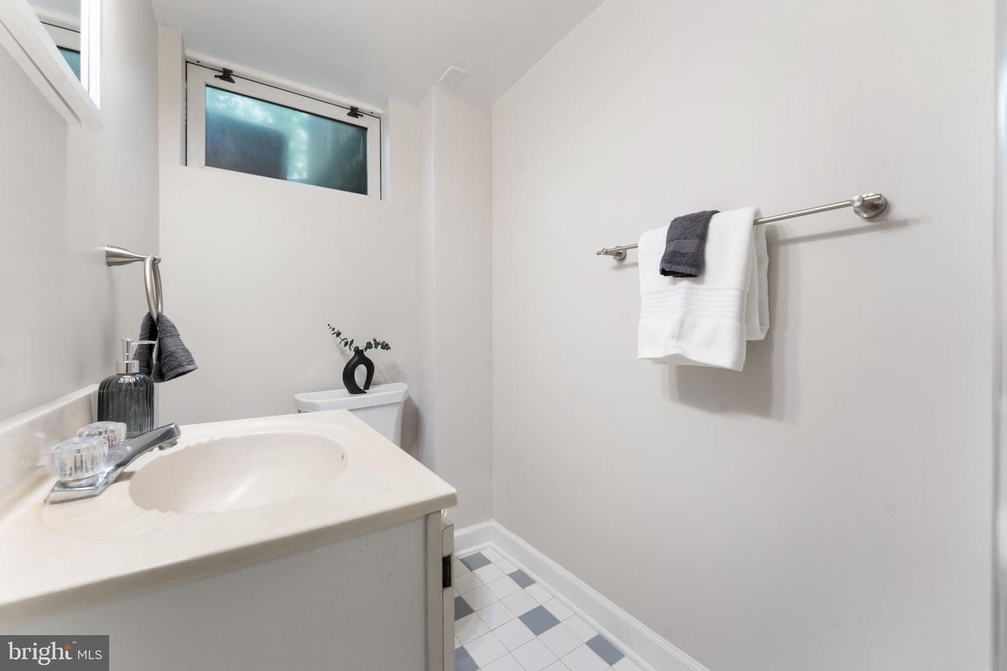 2323 N VERMONT ST, ARLINGTON, Virginia 22207, 4 Bedrooms Bedrooms, ,3 BathroomsBathrooms,Residential,For sale,2323 N VERMONT ST,VAAR2057876 MLS # VAAR2057876