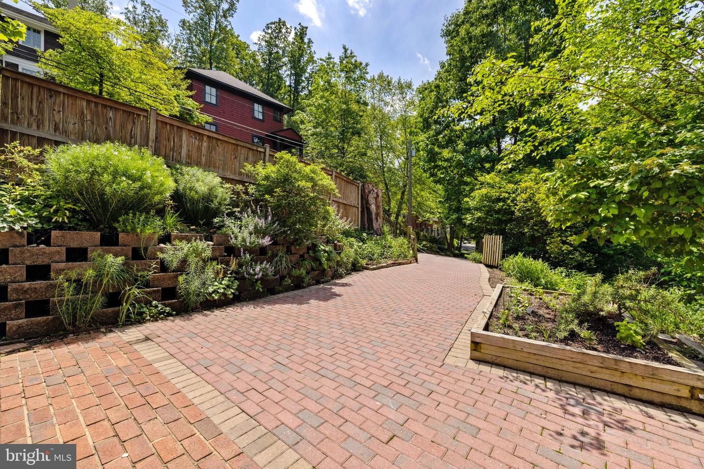 2323 N VERMONT ST, ARLINGTON, Virginia 22207, 4 Bedrooms Bedrooms, ,3 BathroomsBathrooms,Residential,For sale,2323 N VERMONT ST,VAAR2057876 MLS # VAAR2057876