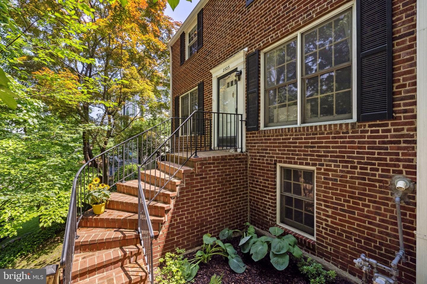 2323 N VERMONT ST, ARLINGTON, Virginia 22207, 4 Bedrooms Bedrooms, ,3 BathroomsBathrooms,Residential,For sale,2323 N VERMONT ST,VAAR2057876 MLS # VAAR2057876