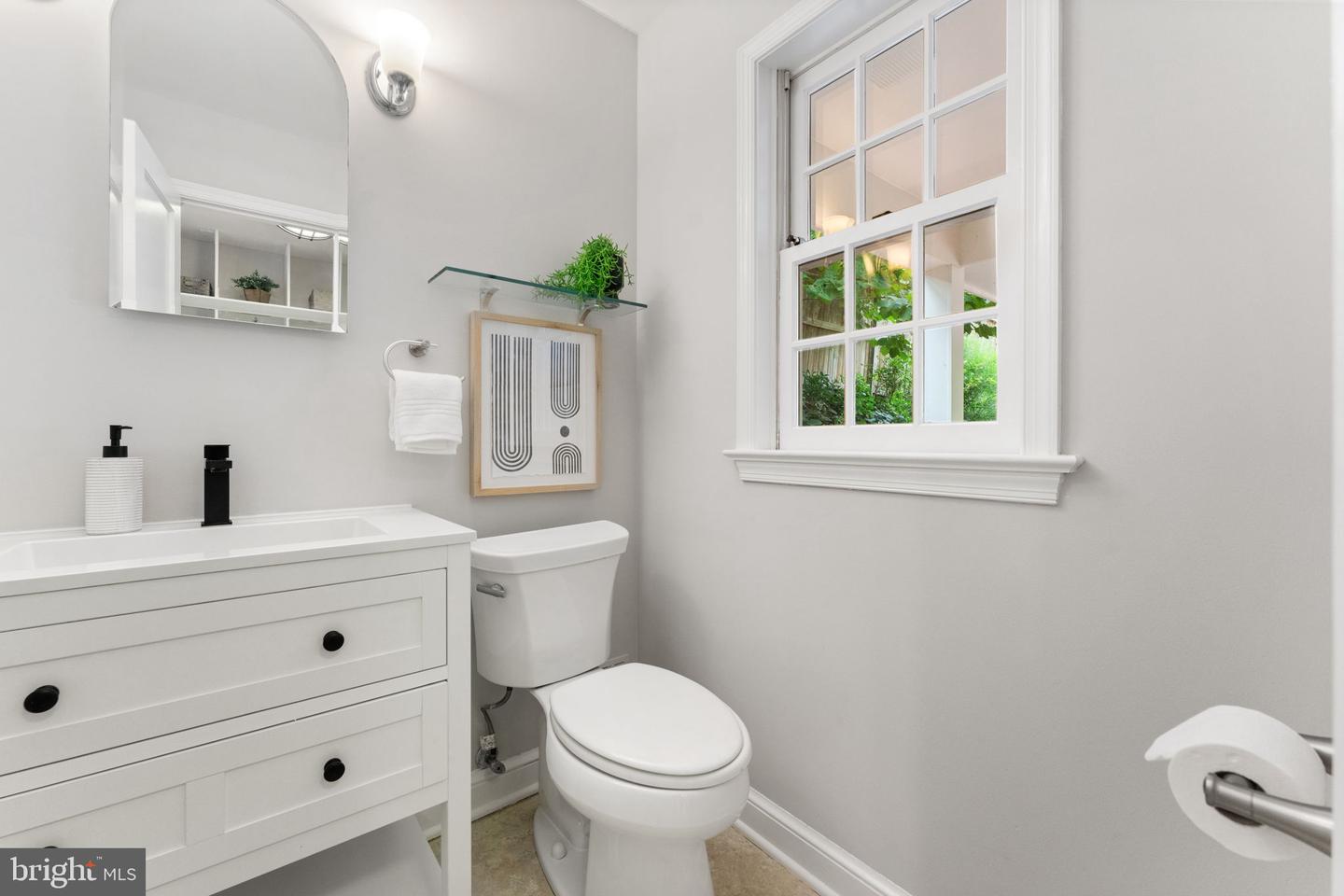 2323 N VERMONT ST, ARLINGTON, Virginia 22207, 4 Bedrooms Bedrooms, ,3 BathroomsBathrooms,Residential,For sale,2323 N VERMONT ST,VAAR2057876 MLS # VAAR2057876