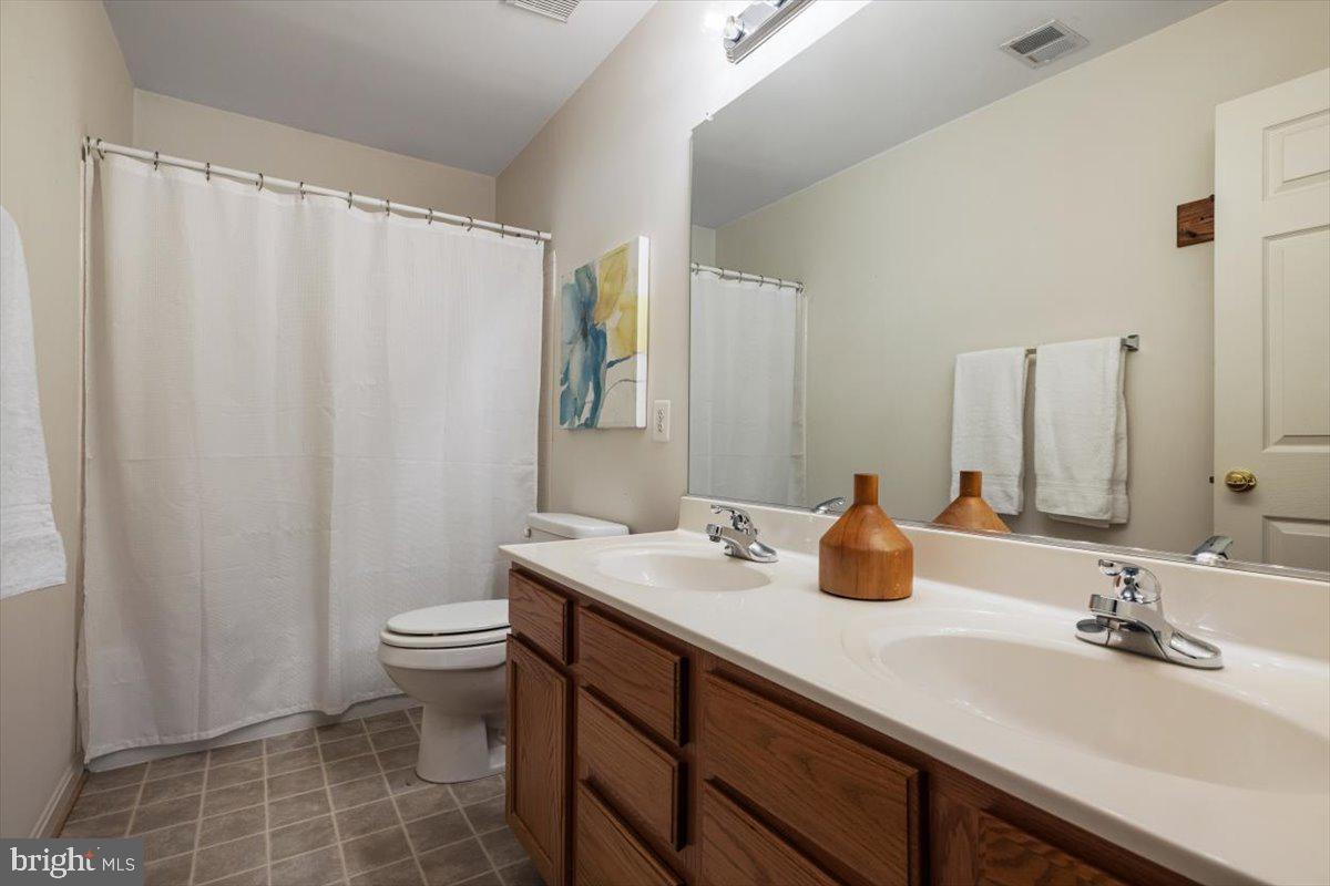 9308 EAGLE CT, MANASSAS PARK, Virginia 20111, 4 Bedrooms Bedrooms, ,3 BathroomsBathrooms,Residential,For sale,9308 EAGLE CT,VAMP2003058 MLS # VAMP2003058