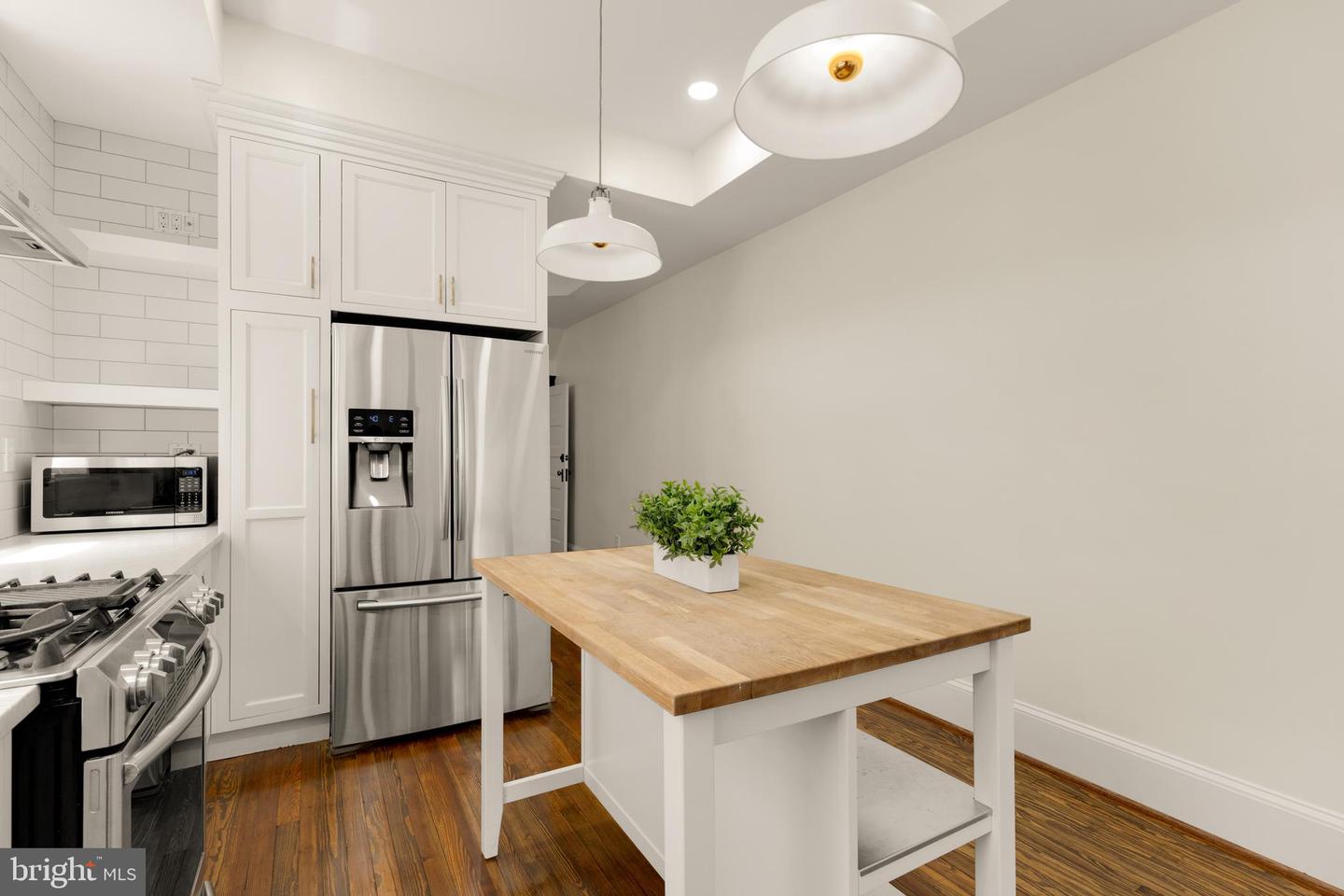 2917 NORTH CAPITOL ST NE, WASHINGTON, District Of Columbia 20002, 4 Bedrooms Bedrooms, ,3 BathroomsBathrooms,Residential,For sale,2917 NORTH CAPITOL ST NE,DCDC2202304 MLS # DCDC2202304