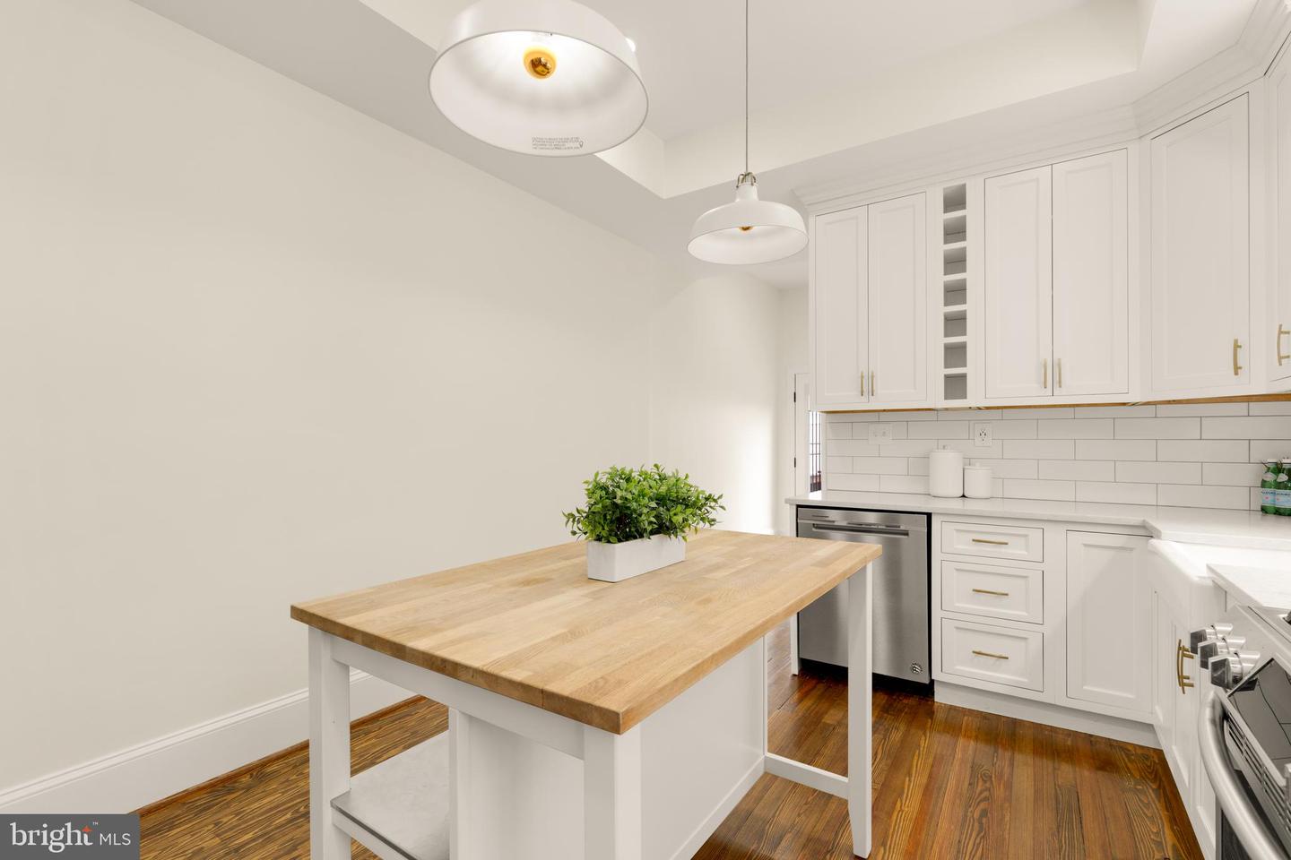2917 NORTH CAPITOL ST NE, WASHINGTON, District Of Columbia 20002, 4 Bedrooms Bedrooms, ,3 BathroomsBathrooms,Residential,For sale,2917 NORTH CAPITOL ST NE,DCDC2202304 MLS # DCDC2202304