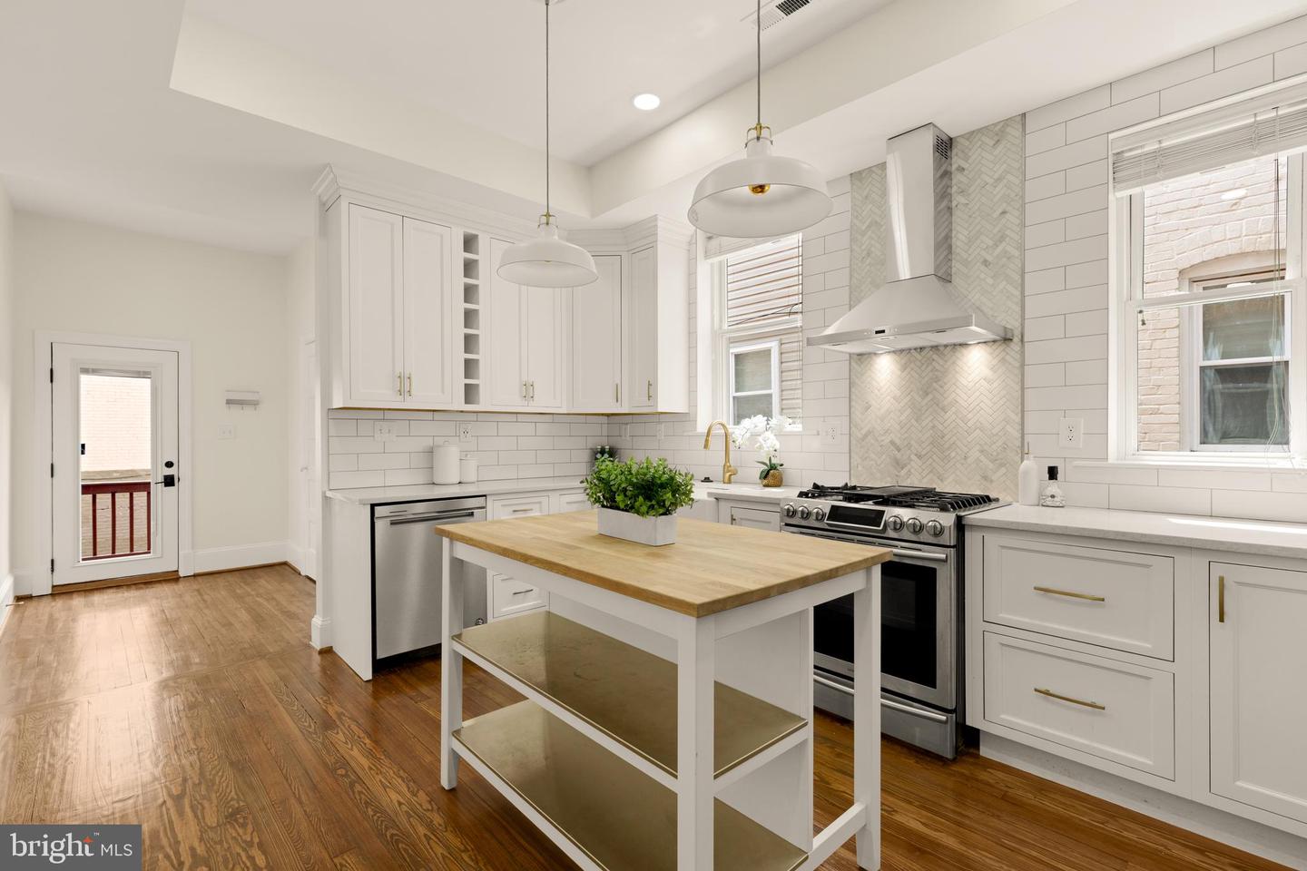 2917 NORTH CAPITOL ST NE, WASHINGTON, District Of Columbia 20002, 4 Bedrooms Bedrooms, ,3 BathroomsBathrooms,Residential,For sale,2917 NORTH CAPITOL ST NE,DCDC2202304 MLS # DCDC2202304