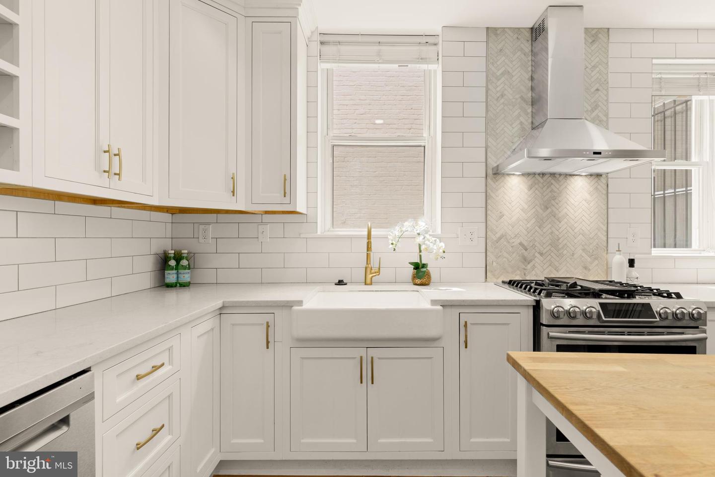 2917 NORTH CAPITOL ST NE, WASHINGTON, District Of Columbia 20002, 4 Bedrooms Bedrooms, ,3 BathroomsBathrooms,Residential,For sale,2917 NORTH CAPITOL ST NE,DCDC2202304 MLS # DCDC2202304