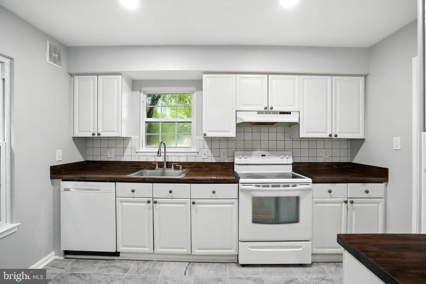 5800 BRIDGETOWN CT #14, BURKE, Virginia 22015, 2 Bedrooms Bedrooms, ,3 BathroomsBathrooms,Residential,For sale,5800 BRIDGETOWN CT #14,VAFX2243926 MLS # VAFX2243926