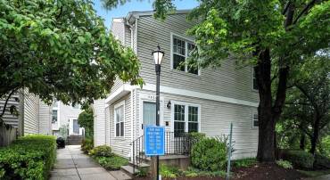 5800 BRIDGETOWN CT #14, BURKE, Virginia 22015, 2 Bedrooms Bedrooms, ,3 BathroomsBathrooms,Residential,For sale,5800 BRIDGETOWN CT #14,VAFX2243926 MLS # VAFX2243926
