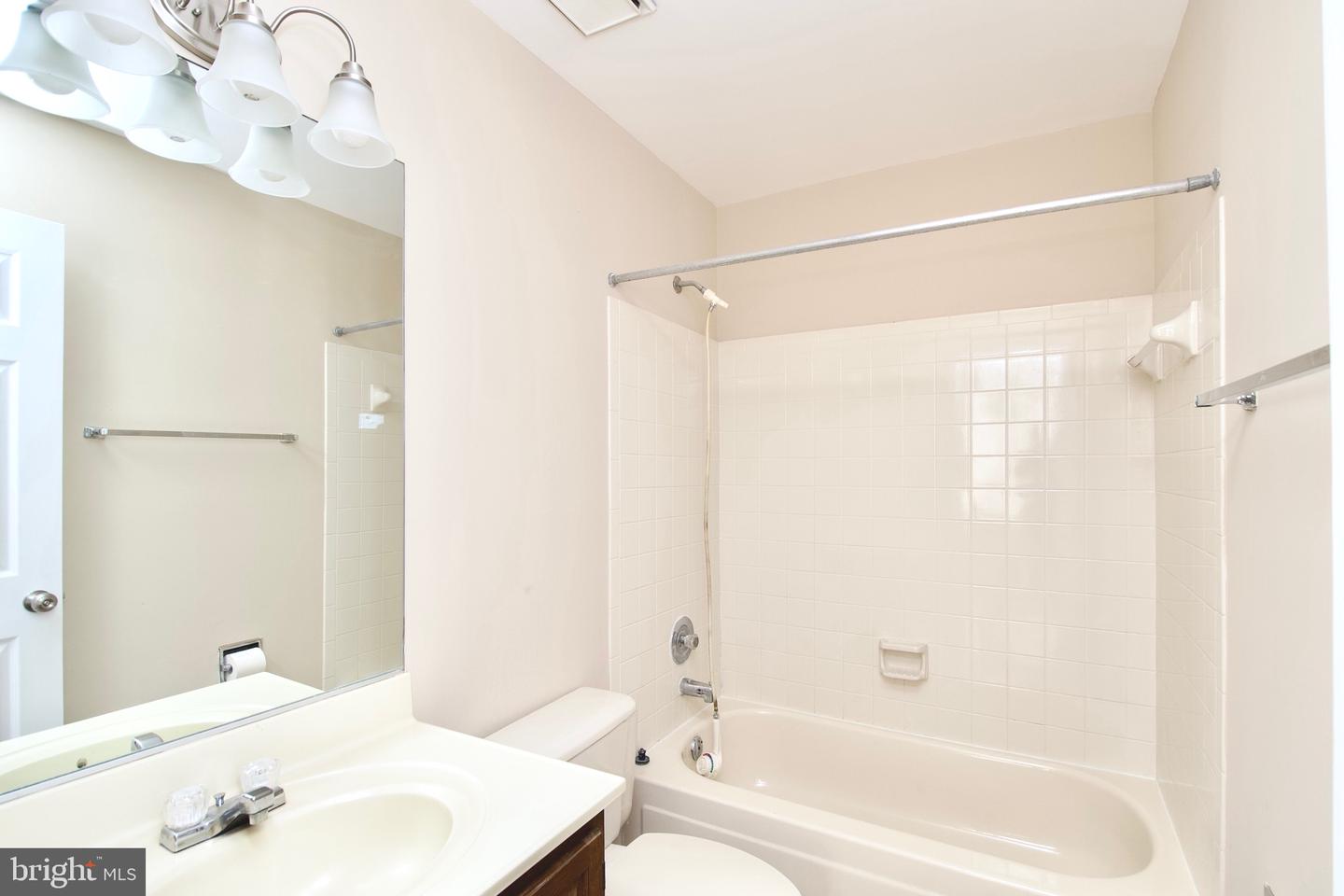 14552 WOODGATE MANOR PL, CENTREVILLE, Virginia 20120, 3 Bedrooms Bedrooms, ,3 BathroomsBathrooms,Residential,For sale,14552 WOODGATE MANOR PL,VAFX2247112 MLS # VAFX2247112
