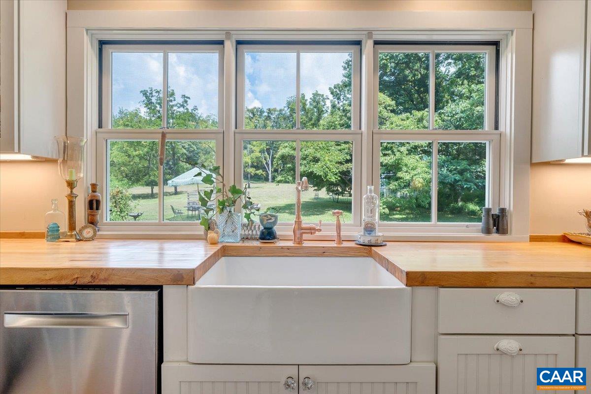 785 JONESBORO RD, ROSELAND, Virginia 22967, 4 Bedrooms Bedrooms, ,2 BathroomsBathrooms,Residential,785 JONESBORO RD,667678 MLS # 667678