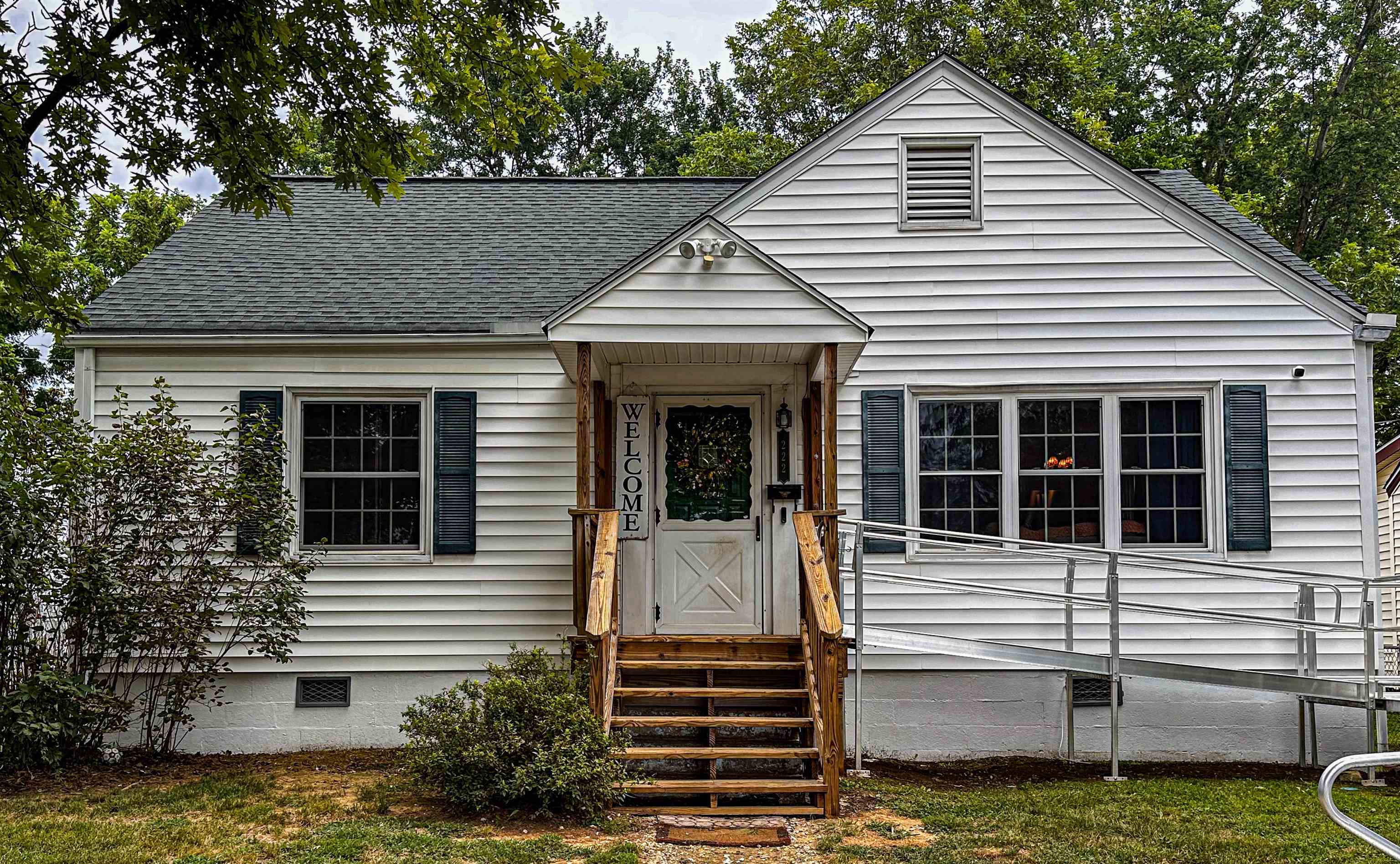 222 KING AVE, WAYNESBORO, Virginia 22980, 4 Bedrooms Bedrooms, ,2 BathroomsBathrooms,Residential,222 KING AVE,667681 MLS # 667681