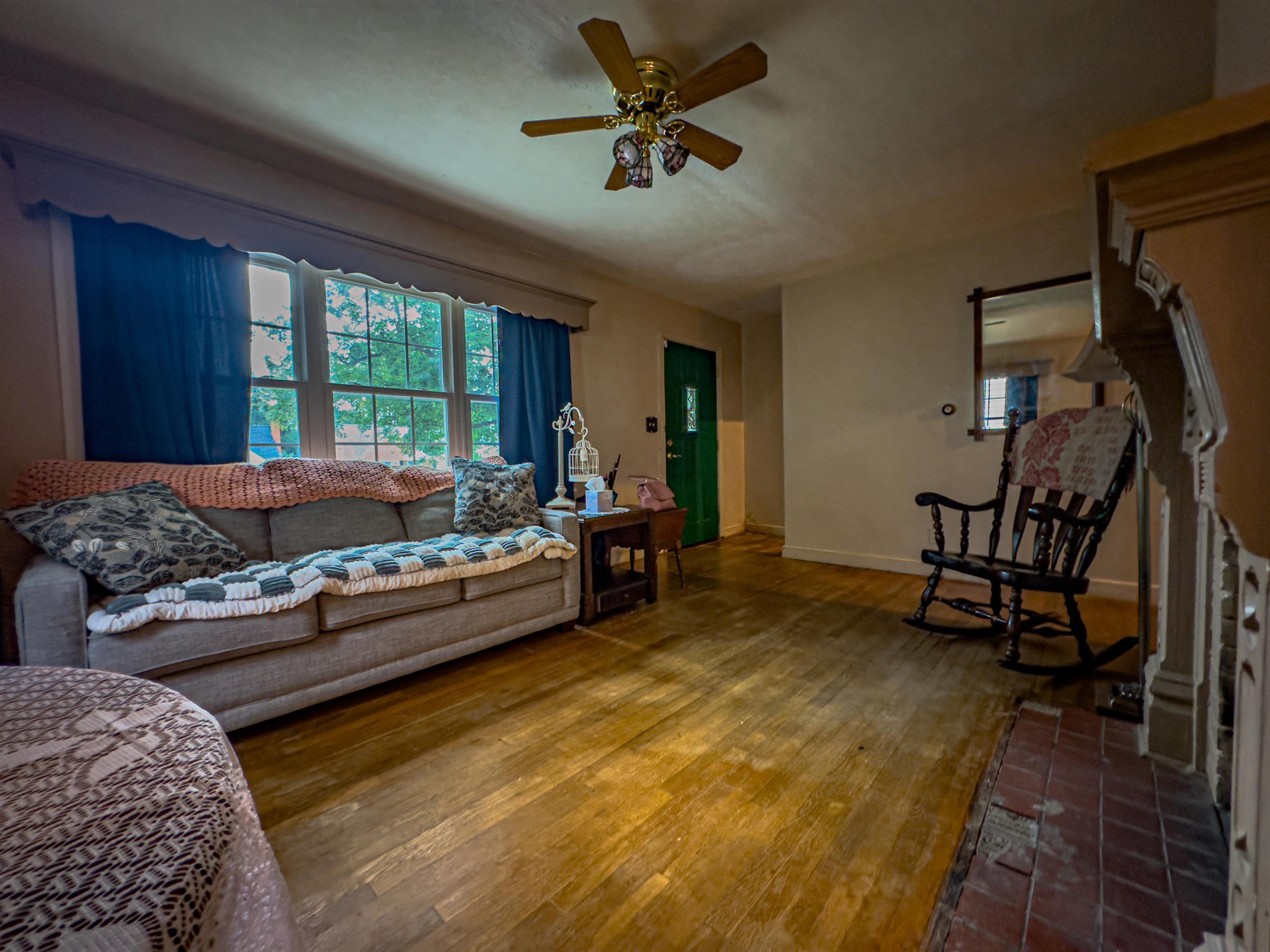 222 KING AVE, WAYNESBORO, Virginia 22980, 4 Bedrooms Bedrooms, ,2 BathroomsBathrooms,Residential,222 KING AVE,667681 MLS # 667681