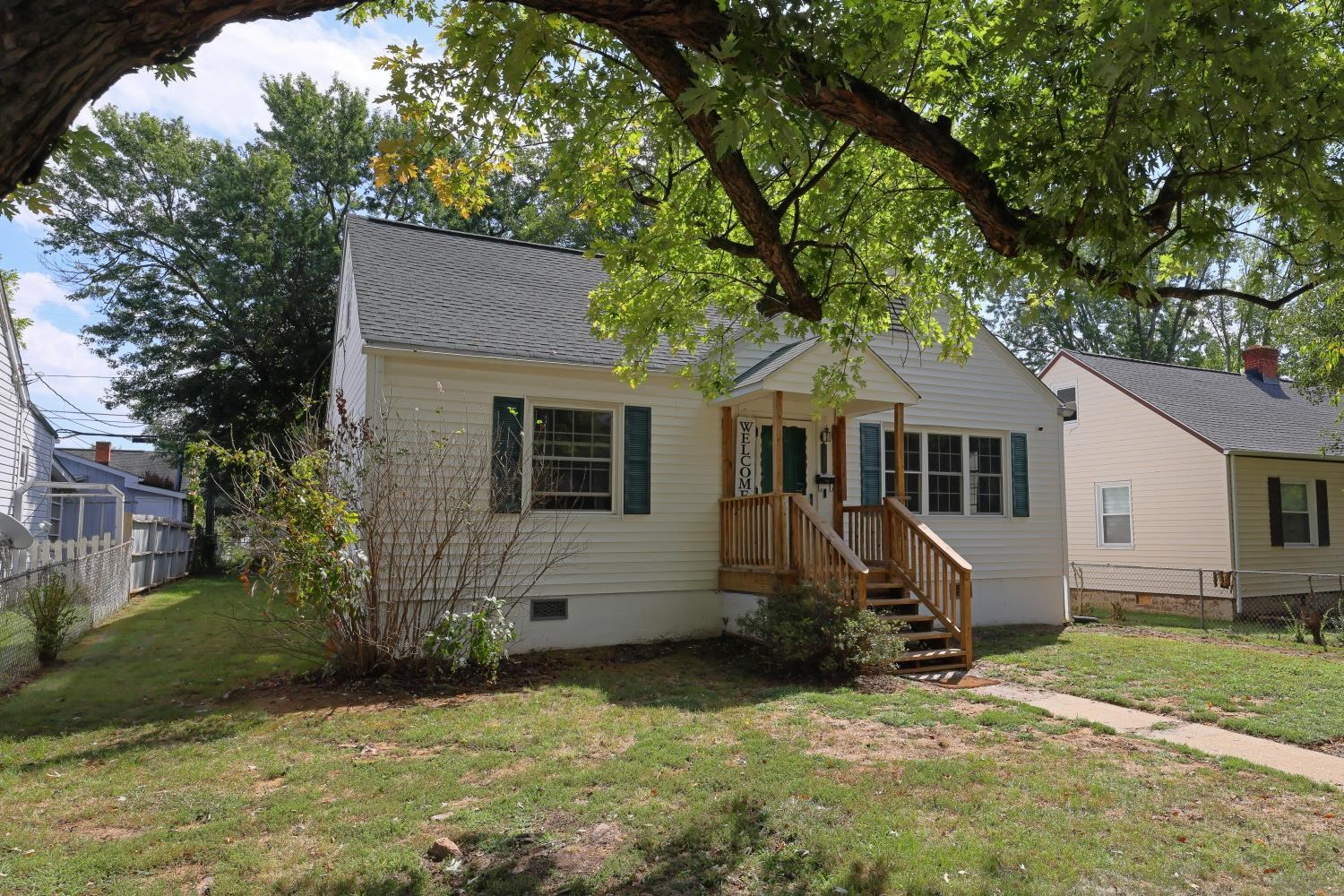 222 KING AVE, WAYNESBORO, Virginia 22980, 4 Bedrooms Bedrooms, ,2 BathroomsBathrooms,Residential,222 KING AVE,667681 MLS # 667681 222 KING AVE, WAYNESBORO, Virginia 22980, 4 Bedrooms Bedrooms, ,2 BathroomsBathrooms,Residential,222 KING AVE,667681 MLS # 667681