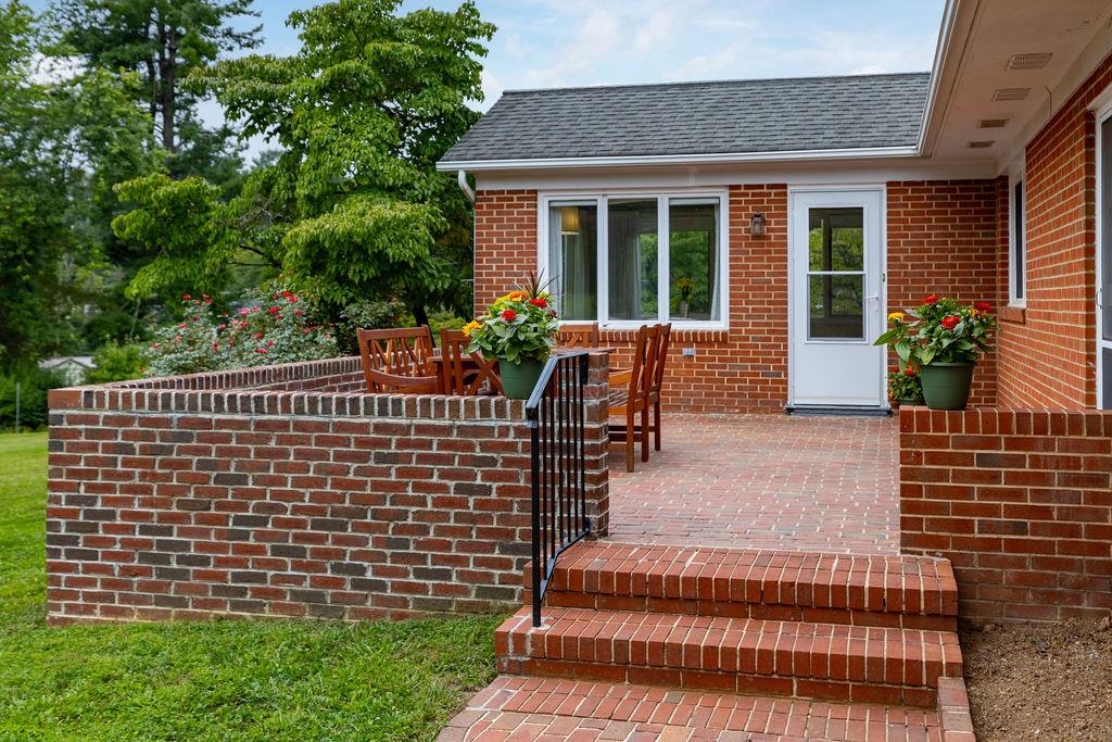 866 KENT RD, WAYNESBORO, Virginia 22980, 3 Bedrooms Bedrooms, ,2 BathroomsBathrooms,Residential,866 KENT RD,667687 MLS # 667687
