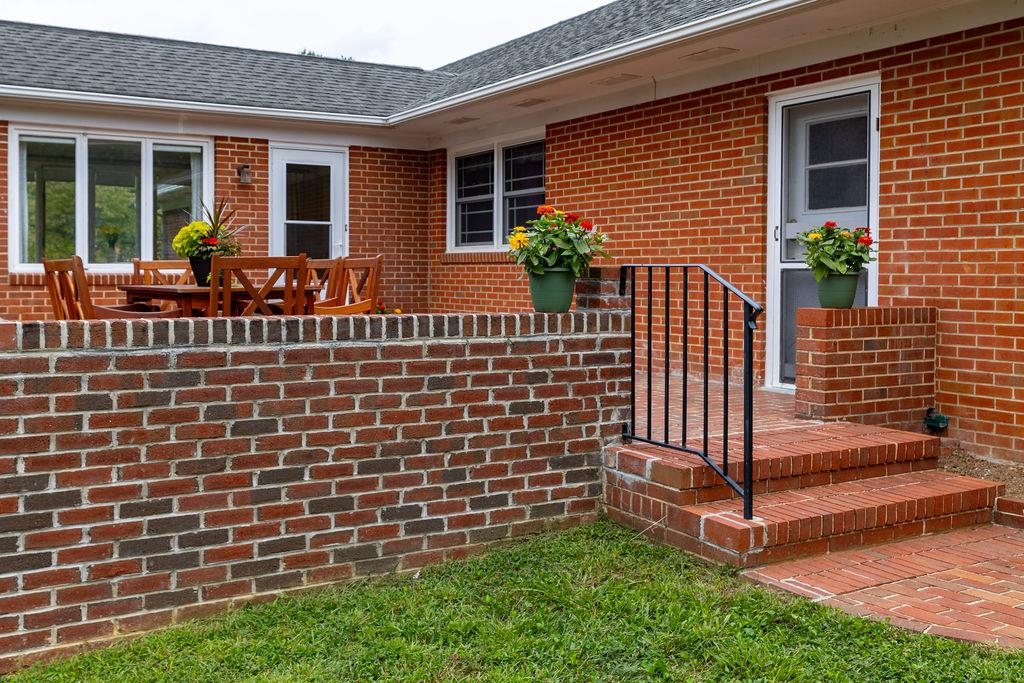 866 KENT RD, WAYNESBORO, Virginia 22980, 3 Bedrooms Bedrooms, ,2 BathroomsBathrooms,Residential,866 KENT RD,667687 MLS # 667687