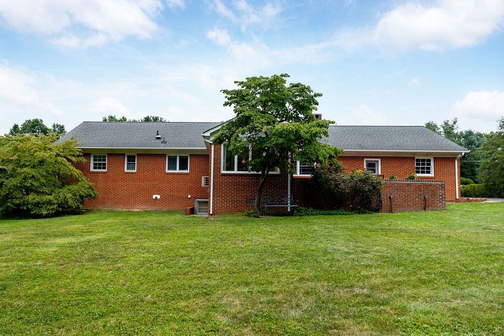 866 KENT RD, WAYNESBORO, Virginia 22980, 3 Bedrooms Bedrooms, ,2 BathroomsBathrooms,Residential,866 KENT RD,667687 MLS # 667687