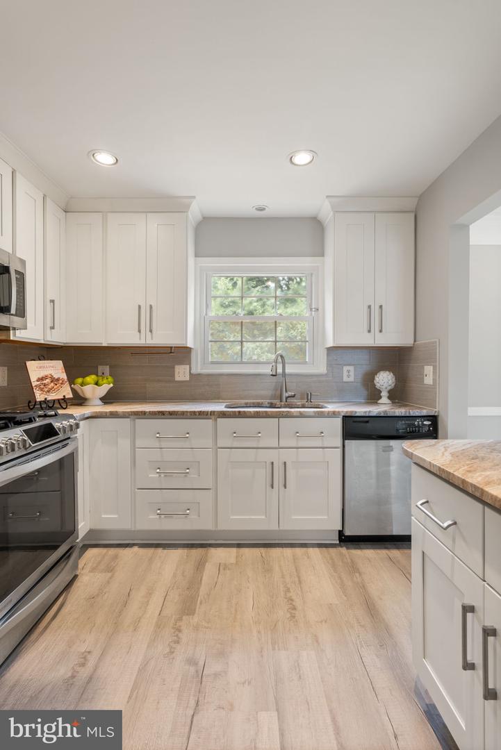 13483 OLD DAIRY CT, HERNDON, Virginia 20171, 4 Bedrooms Bedrooms, ,3 BathroomsBathrooms,Residential,For sale,13483 OLD DAIRY CT,VAFX2253092 MLS # VAFX2253092