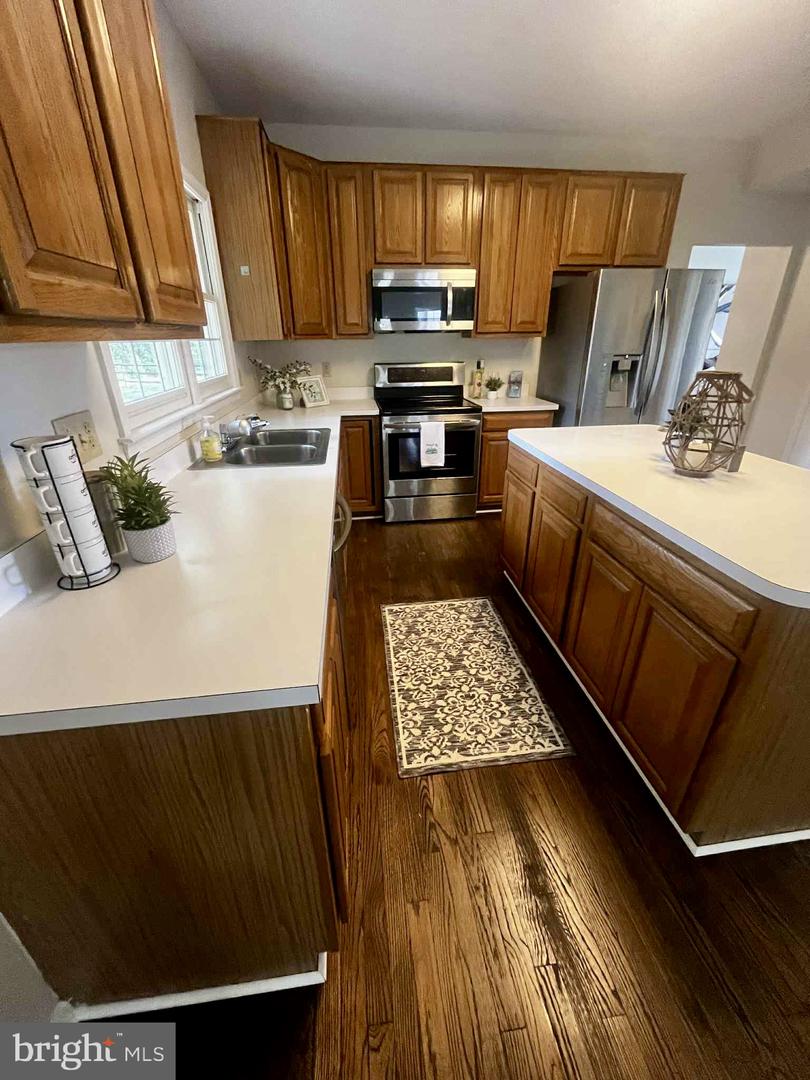 9301 SAFFRON HILL CT, MANASSAS, Virginia 20110, 4 Bedrooms Bedrooms, ,2 BathroomsBathrooms,Residential,For sale,9301 SAFFRON HILL CT,VAMN2008670 MLS # VAMN2008670