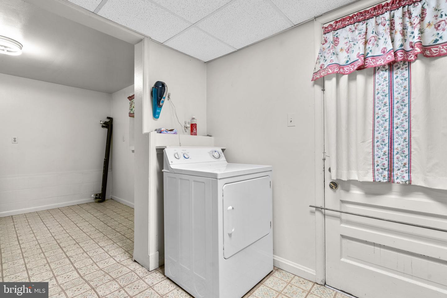 10829 WOODLAND DR, FAIRFAX, Virginia 22030, 4 Bedrooms Bedrooms, ,2 BathroomsBathrooms,Residential,For sale,10829 WOODLAND DR,VAFC2006654 MLS # VAFC2006654