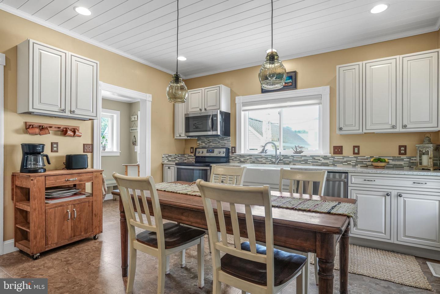 6326 CLEVELAND ST, CHINCOTEAGUE ISLAND, Virginia 23336, 3 Bedrooms Bedrooms, ,2 BathroomsBathrooms,Residential,For sale,6326 CLEVELAND ST,VAAC2002062 MLS # VAAC2002062