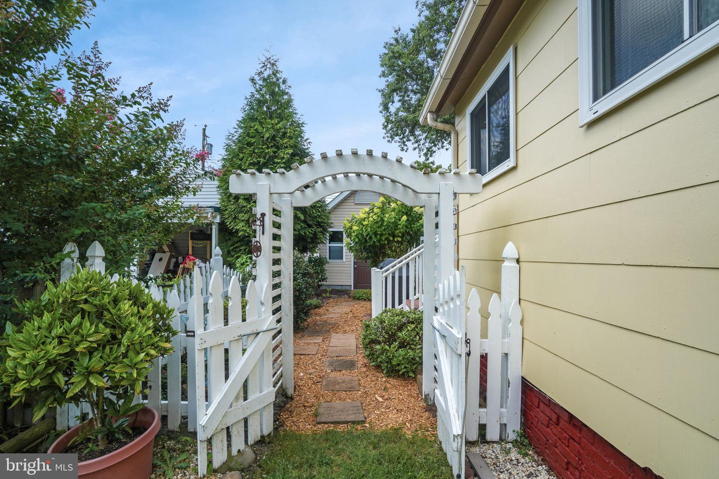 6326 CLEVELAND ST, CHINCOTEAGUE ISLAND, Virginia 23336, 3 Bedrooms Bedrooms, ,2 BathroomsBathrooms,Residential,For sale,6326 CLEVELAND ST,VAAC2002062 MLS # VAAC2002062