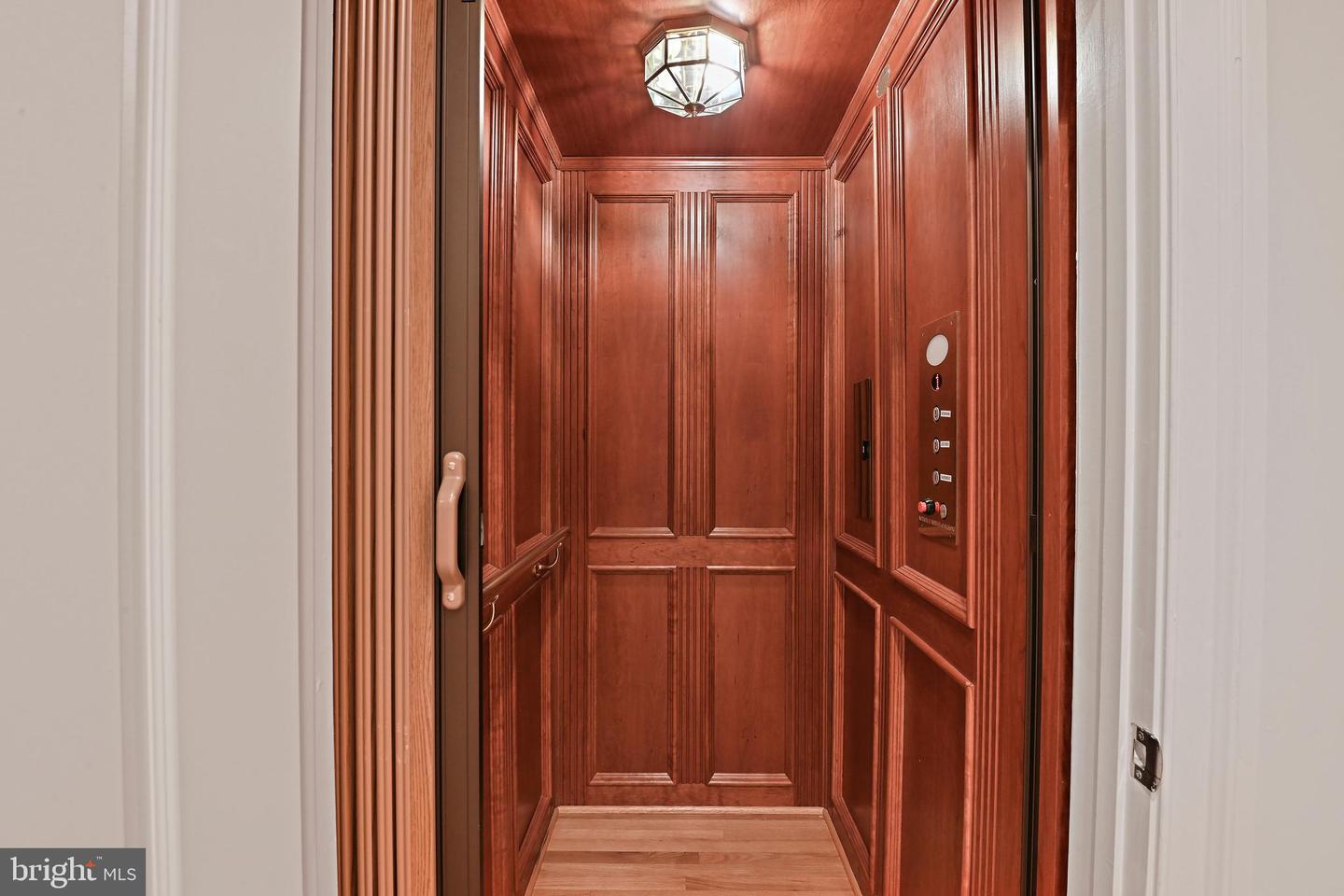 1410 HARVEST CROSSING DR, MCLEAN, Virginia 22101, 3 Bedrooms Bedrooms, ,4 BathroomsBathrooms,Residential,For sale,1410 HARVEST CROSSING DR,VAFX2256474 MLS # VAFX2256474