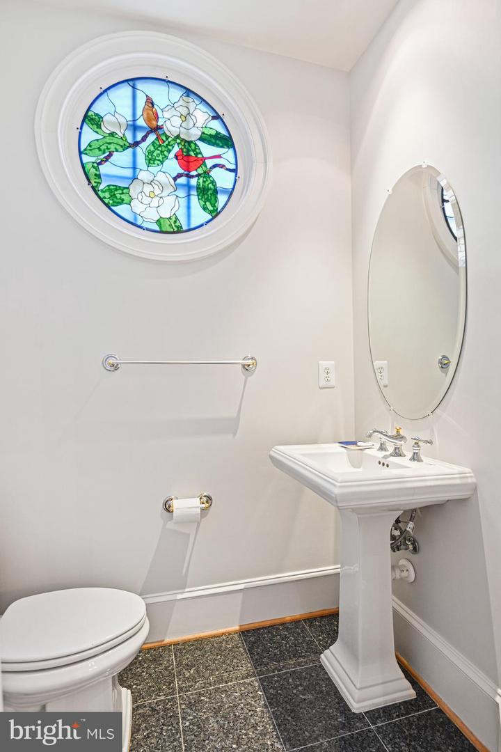 1410 HARVEST CROSSING DR, MCLEAN, Virginia 22101, 3 Bedrooms Bedrooms, ,4 BathroomsBathrooms,Residential,For sale,1410 HARVEST CROSSING DR,VAFX2256474 MLS # VAFX2256474
