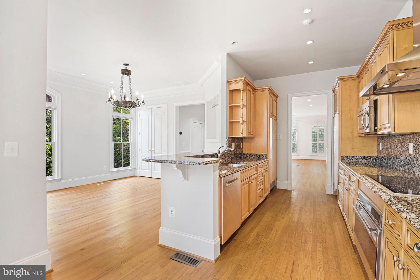 1410 HARVEST CROSSING DR, MCLEAN, Virginia 22101, 3 Bedrooms Bedrooms, ,4 BathroomsBathrooms,Residential,For sale,1410 HARVEST CROSSING DR,VAFX2256474 MLS # VAFX2256474