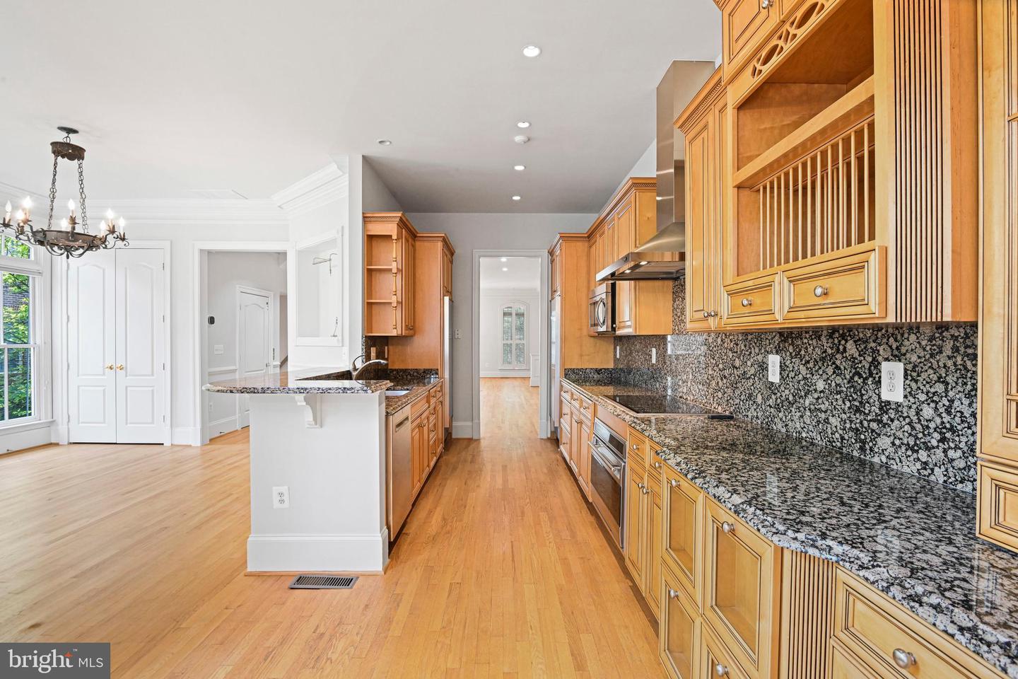 1410 HARVEST CROSSING DR, MCLEAN, Virginia 22101, 3 Bedrooms Bedrooms, ,4 BathroomsBathrooms,Residential,For sale,1410 HARVEST CROSSING DR,VAFX2256474 MLS # VAFX2256474