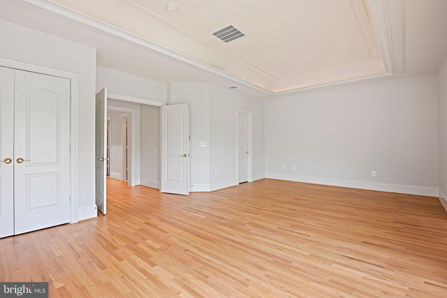 1410 HARVEST CROSSING DR, MCLEAN, Virginia 22101, 3 Bedrooms Bedrooms, ,4 BathroomsBathrooms,Residential,For sale,1410 HARVEST CROSSING DR,VAFX2256474 MLS # VAFX2256474