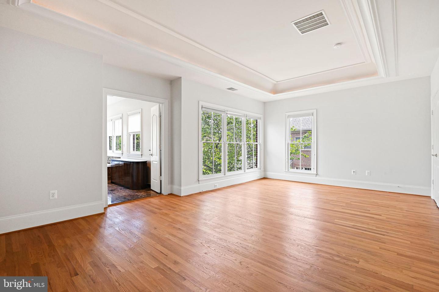 1410 HARVEST CROSSING DR, MCLEAN, Virginia 22101, 3 Bedrooms Bedrooms, ,4 BathroomsBathrooms,Residential,For sale,1410 HARVEST CROSSING DR,VAFX2256474 MLS # VAFX2256474